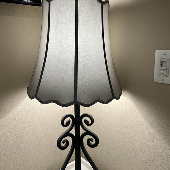 Morell, Medium, Scallop Bell, Gray Lampshade with Harp and Finial - Picture 3 of 4